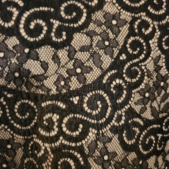 Ann Taylor 🤩  Bonded Black Lace Top Excellent Condition Large - Picture 6 of 7